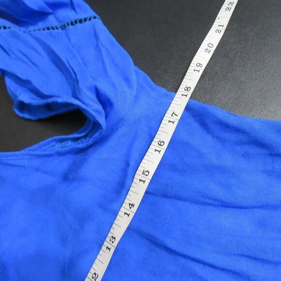 Umgee Blue Cold Shoulder Floral Embroidered Top
New - Picture 7 of 8